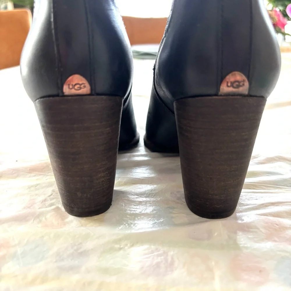 UGG Australia Poppy Black Leather Chunky Heel Ankle Boots SZ 8.5 Worn 1X Indoors